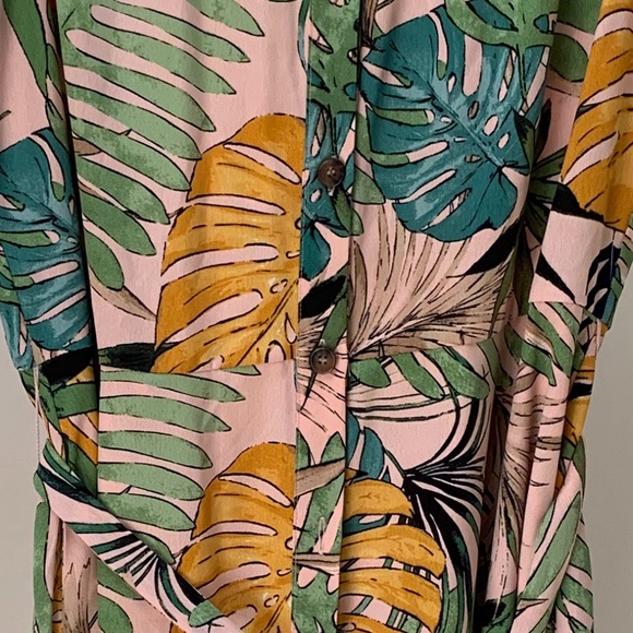 SUCH A PRETTY DRESS - Sleeveless Leaf Print - Picture 10 of 10